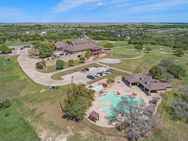 Property images of 7009 Muirfield Dr, Cleburne, TX 76033 - Image 4