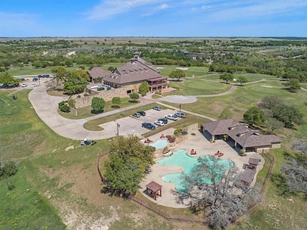 Property image 4 of 7009 Muirfield Dr, Cleburne, TX 76033