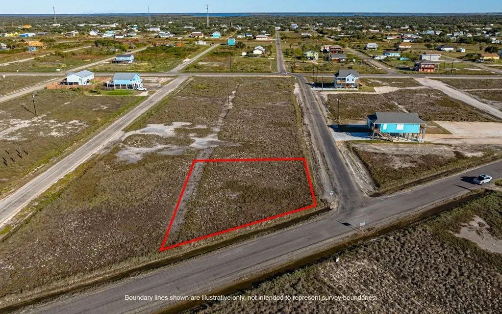 Property images of 605 W Shady Oak Ln, Rockport, TX 78382 - Image 2