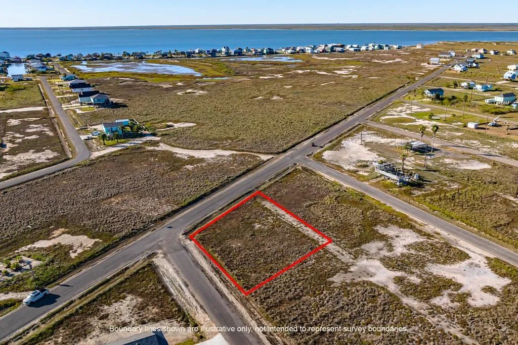 Property images of 605 W Shady Oak Ln, Rockport, TX 78382 - Image 4